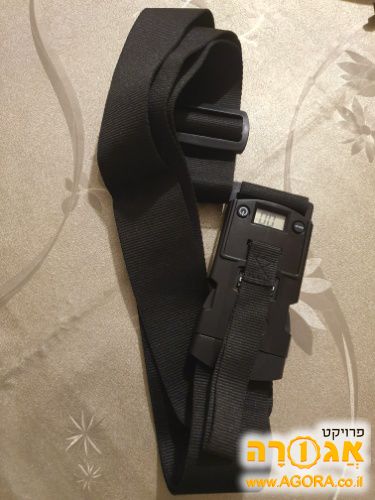 בודק משקל מזוודה