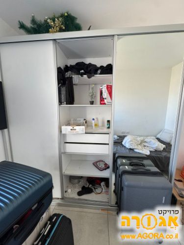 ארון הזזה