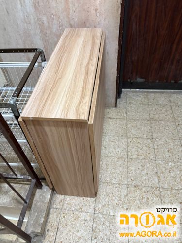 שולחן נפתח