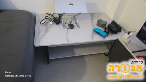 מזנון טלוויזיה ושולחן סלון