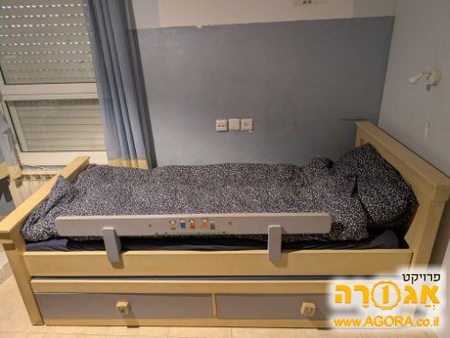 מיטת ילדים נפתחת מעץ מלא