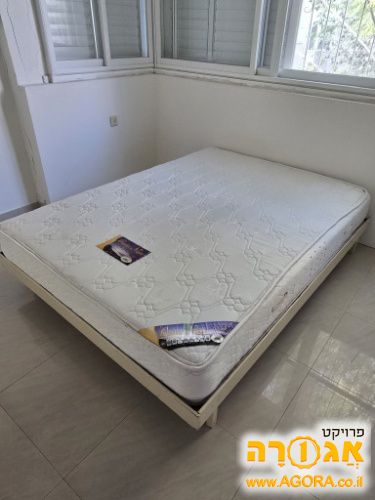 בסיס מיטה ומזרון
