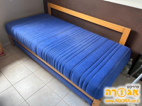 מיטה נפתחת עם ארגז מצעים