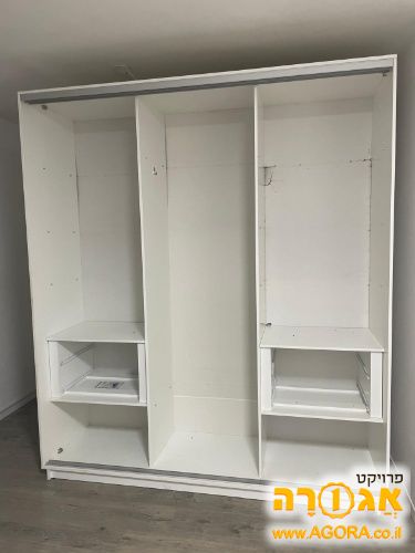 ארון בגדים