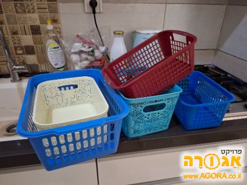סלסלות פלסטיק בגדלים שונים