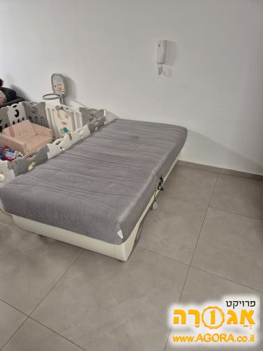 מיטה מתכווננת רוחב מטר עם ארגז מצעים