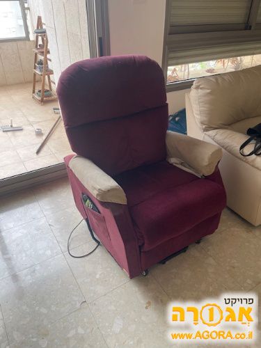 כורסא מתכווננת