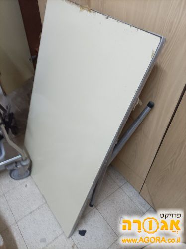 שולחן מתקפל קטן