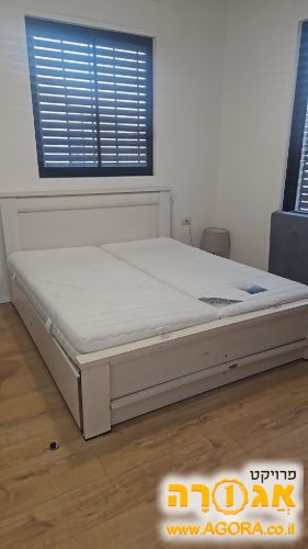 מיטה זוגית כולל 2 מזרונים וארגז מצעים