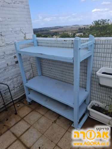 ארונית מדפים מיוחדת