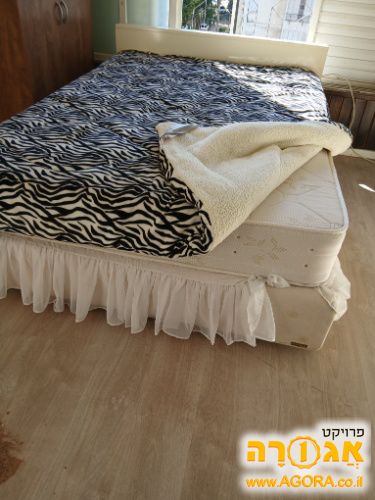 מיטה זוגית עם מזרן