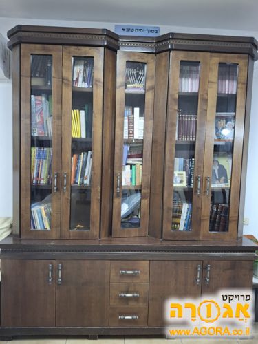 ספריה גדולה ומהממת