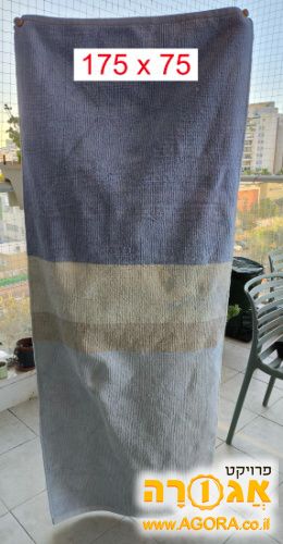 שטיח בצבעי כחול ותכלת