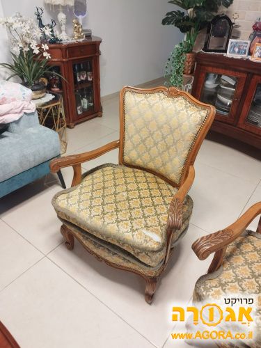 שתי כורסאות וינטג'