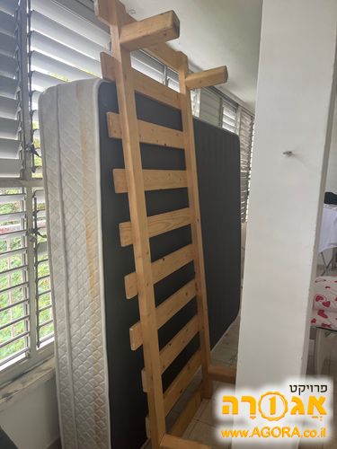 בסיס מיטה יחיד ומזרון זוגי