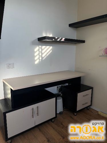 שידה ומגירות