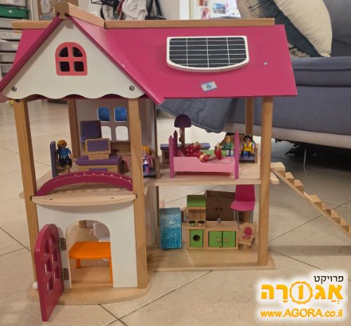 בית בובות מעץ