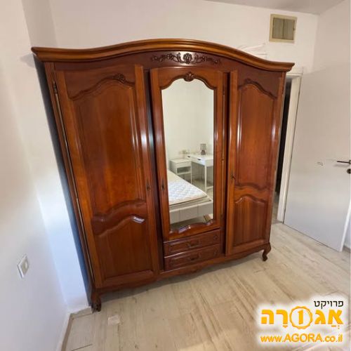 ארון קיר צבע מדהים