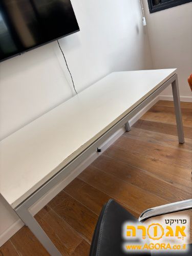 שולחן משרדי לבן