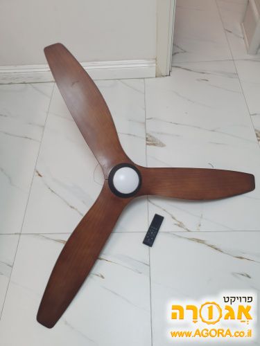 מאווררתקרה עם שלט