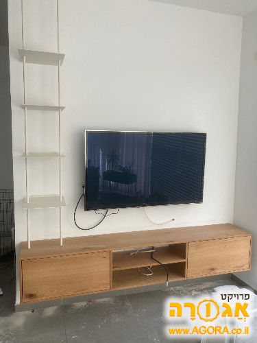 כוננית מתכת לתלייה מעל מזנון