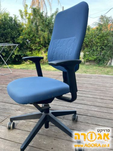 כסא משרדי מפנק