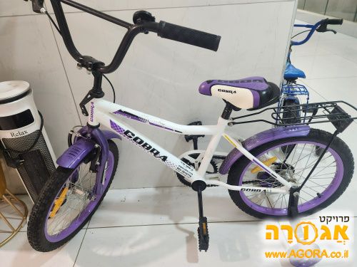 שני זוגות אופני ילדים