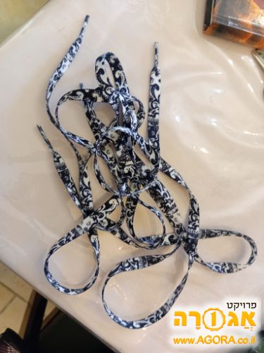 שרוכים בצבע שחור-לבן