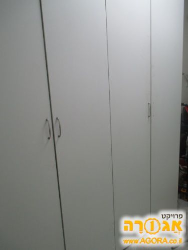 ארון בגדים צבע לבן שמנת