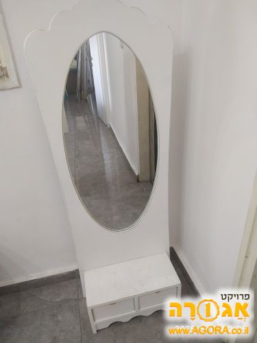 מראה עם מגירות