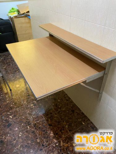 שולחן צמוד קיר מתקפל