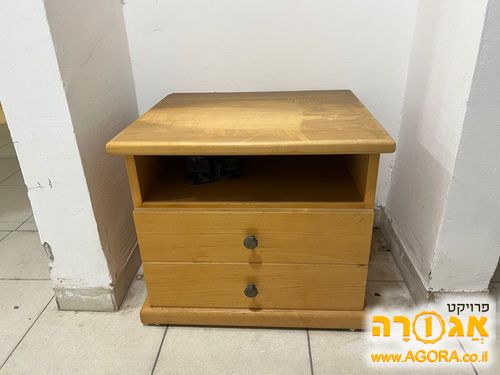 שידת עץ