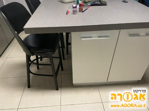 שולחן אי