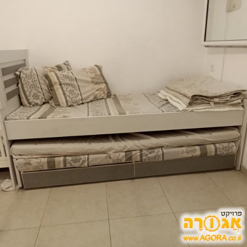 מיטת שלישיה