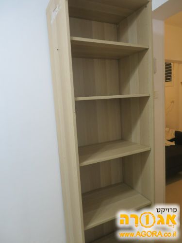 ארון מדפים