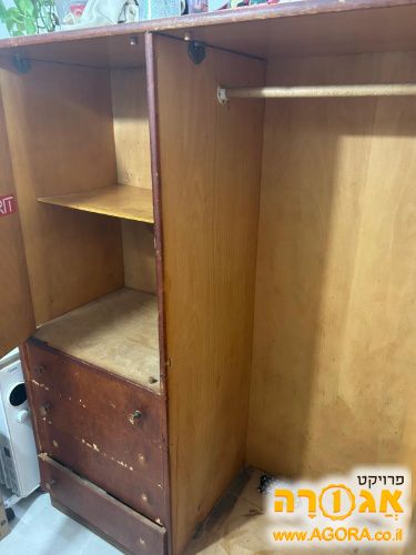 ארון עץ מלא