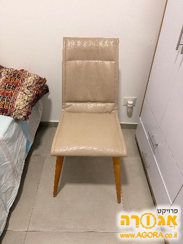 כיסאות לשולחן מעץ ודמוי עור*5