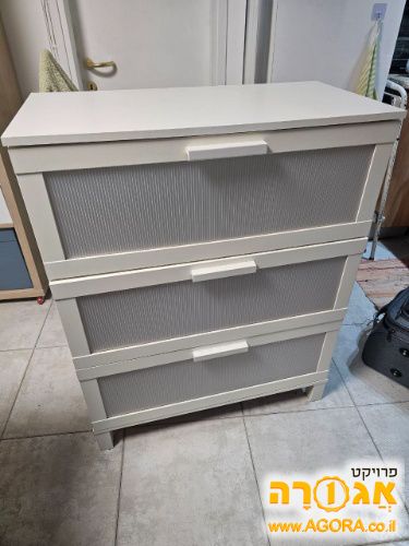 שידת מגירות לבנה