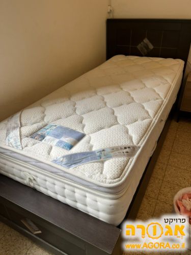 מיטת יחיד עם ארגז מצעים