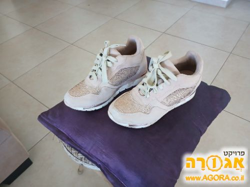 נעלי התעמלות לנשים