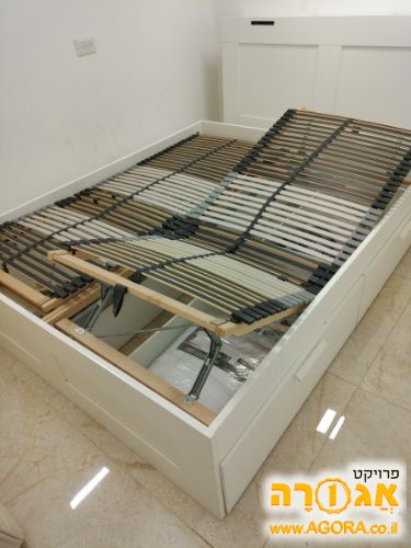 מיטה זוגית מתכוונת