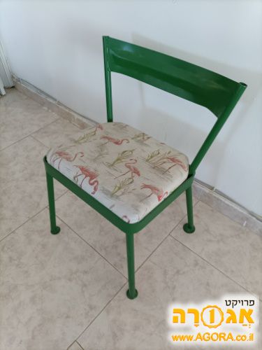 כיסא קטן ומעוצב