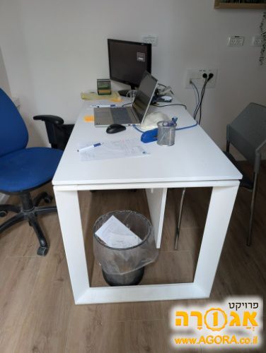 שולחנות משרדיים במצב מצוין