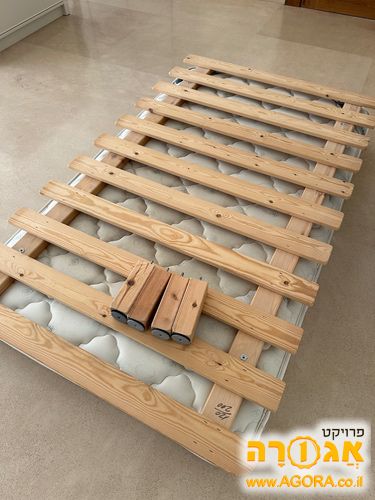 בסיס מיטה מעץ ומזרון 120x200