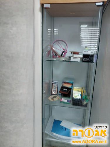 ארון תצוגה מזכוכית של איקה