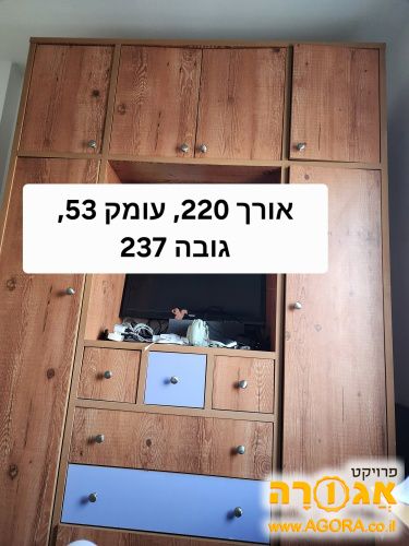 ארון ילדים מעץ במצב טוב