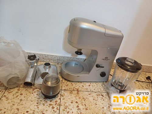 מיקסר עם בלנדר