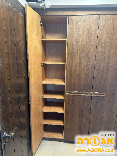 ארון עץ לכניסה