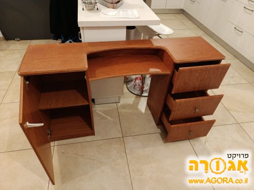 שידה מעץ