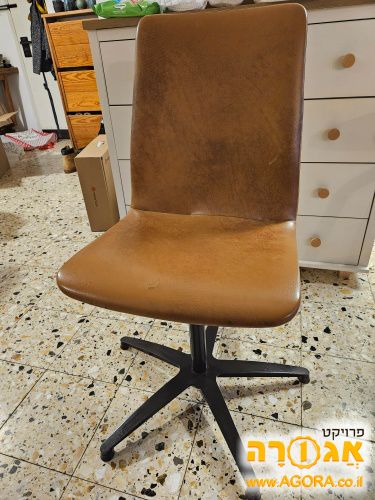 כיסא מסתובב